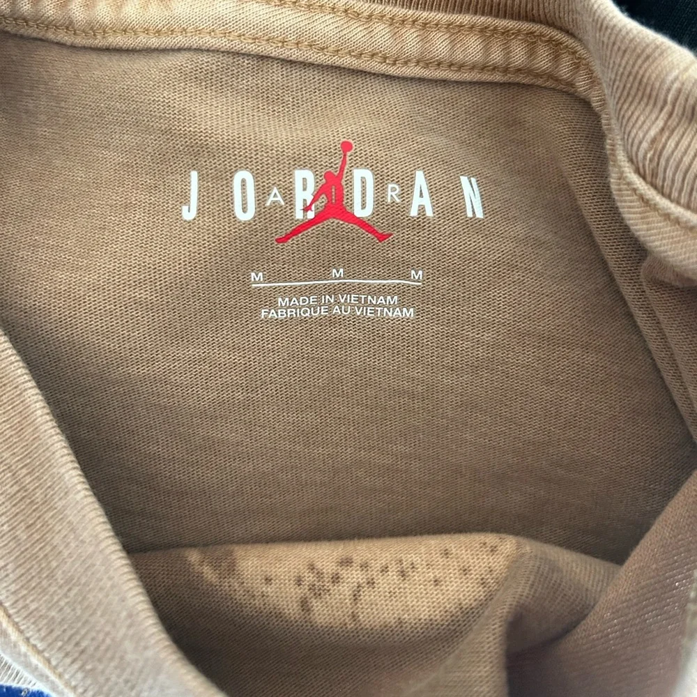Men’s Jordan Flight Heritage 85 Tan Size Medium Tee Shirt